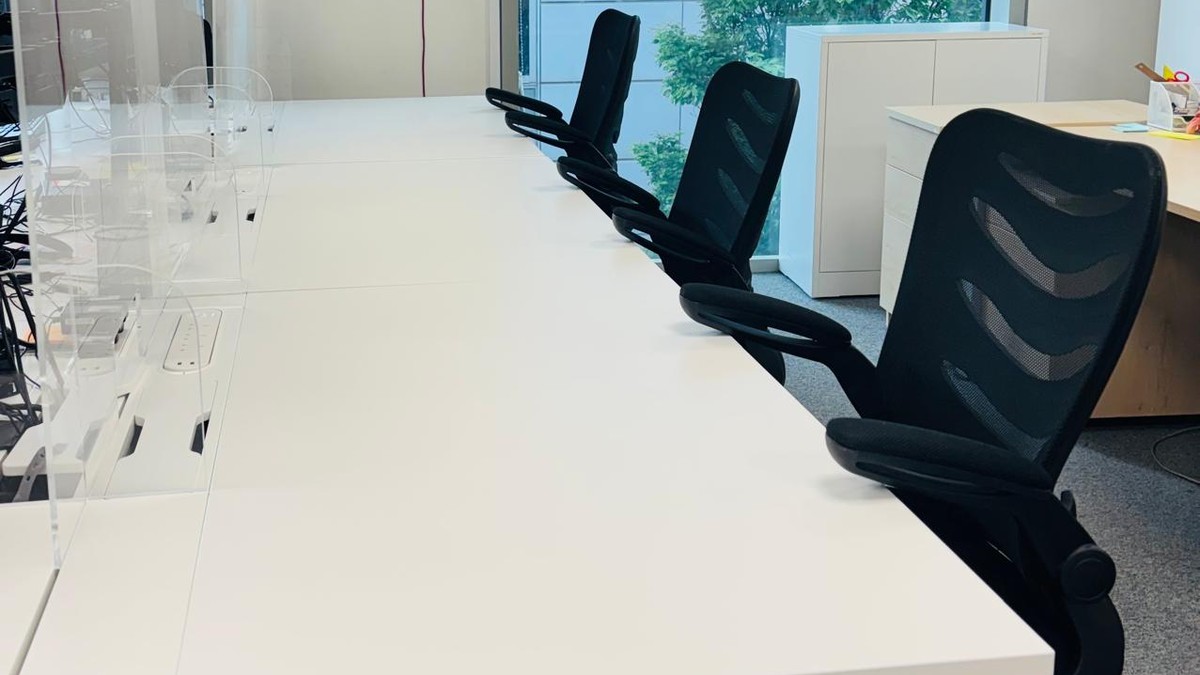Hot desk at VAI